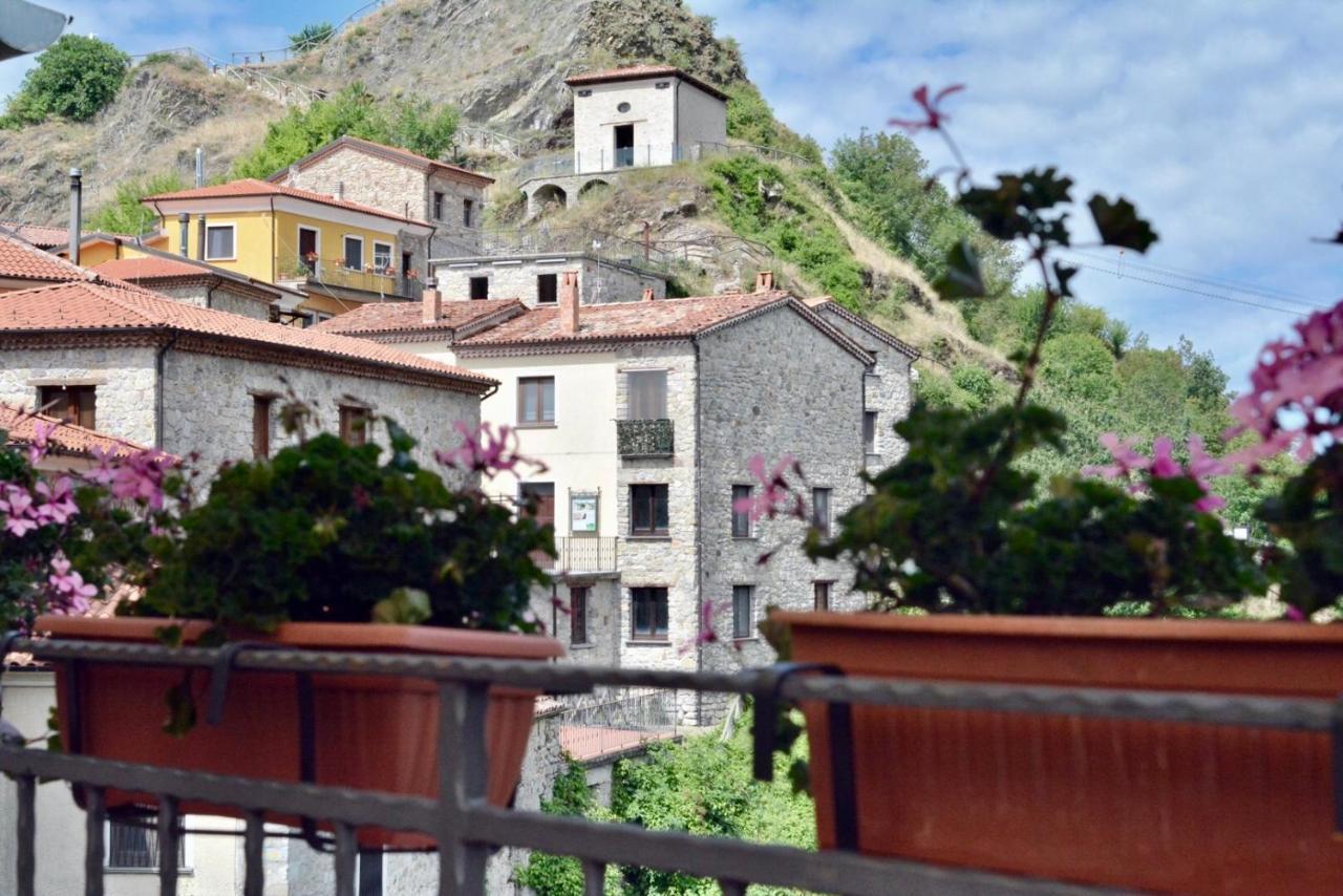 Borgo Manca Suite Sasso di Castalda Εξωτερικό φωτογραφία